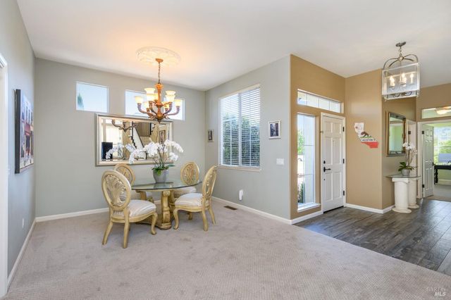 2 Wedgewood Ct, Petaluma, CA 94954
