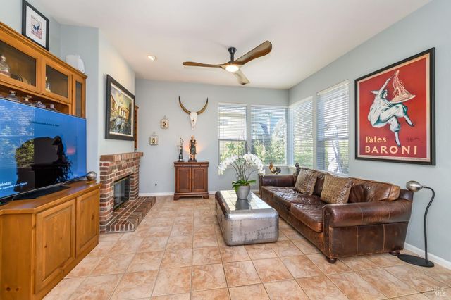 2 Wedgewood Ct, Petaluma, CA 94954