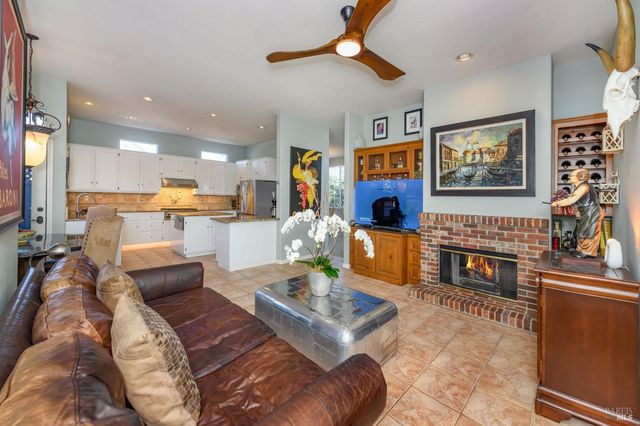 2 Wedgewood Ct, Petaluma, CA 94954