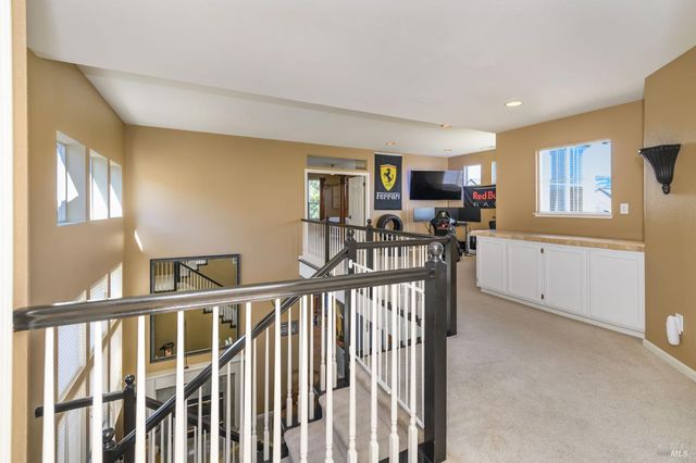 2 Wedgewood Ct, Petaluma, CA 94954