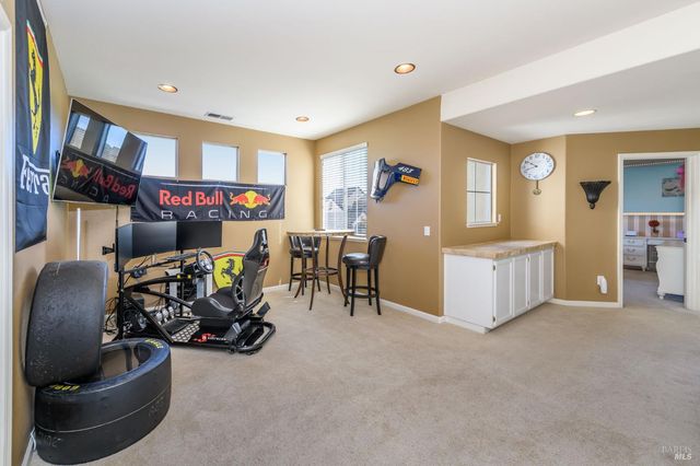 2 Wedgewood Ct, Petaluma, CA 94954