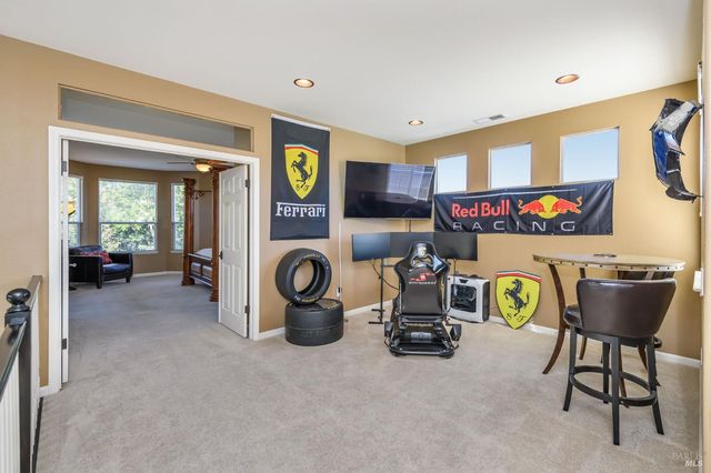 2 Wedgewood Ct, Petaluma, CA 94954