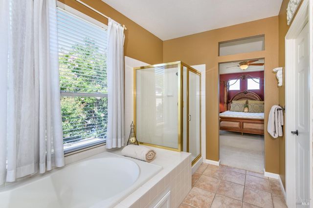 2 Wedgewood Ct, Petaluma, CA 94954