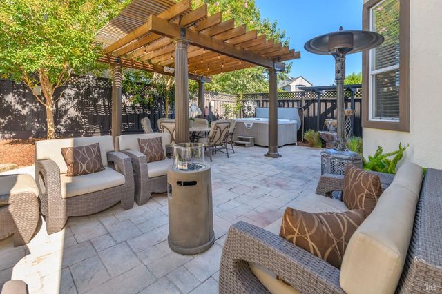 2 Wedgewood Ct, Petaluma, CA 94954