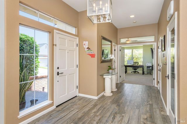 2 Wedgewood Ct, Petaluma, CA 94954