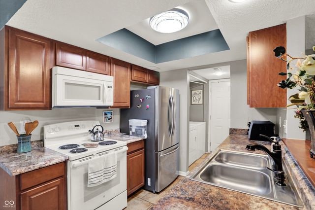 7813 Hunters Path, Indianapolis, IN 46214