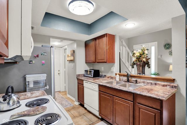 7813 Hunters Path, Indianapolis, IN 46214