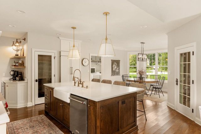 2120 Carriage Hills DRIVE, Delafield, WI 53018