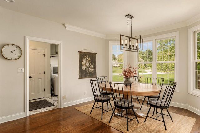 2120 Carriage Hills DRIVE, Delafield, WI 53018
