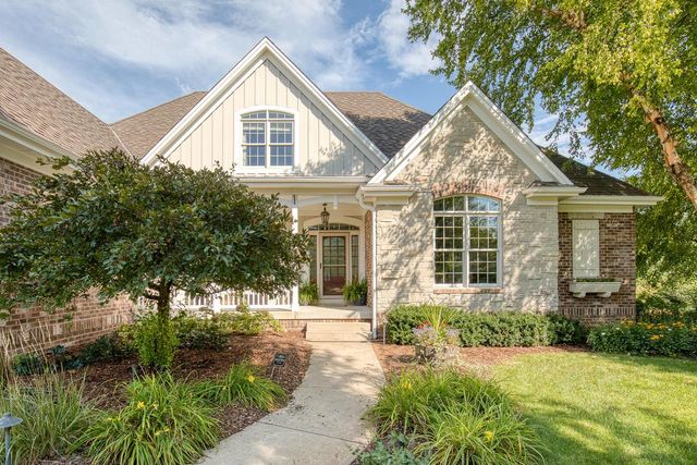 2120 Carriage Hills DRIVE, Delafield, WI 53018