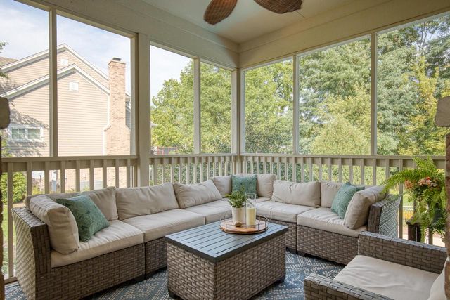 2120 Carriage Hills DRIVE, Delafield, WI 53018