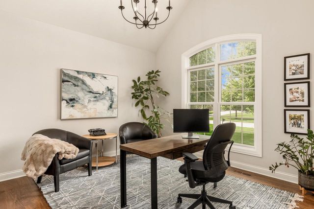 2120 Carriage Hills DRIVE, Delafield, WI 53018