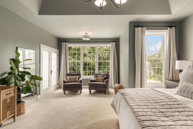2120 Carriage Hills DRIVE, Delafield, WI 53018