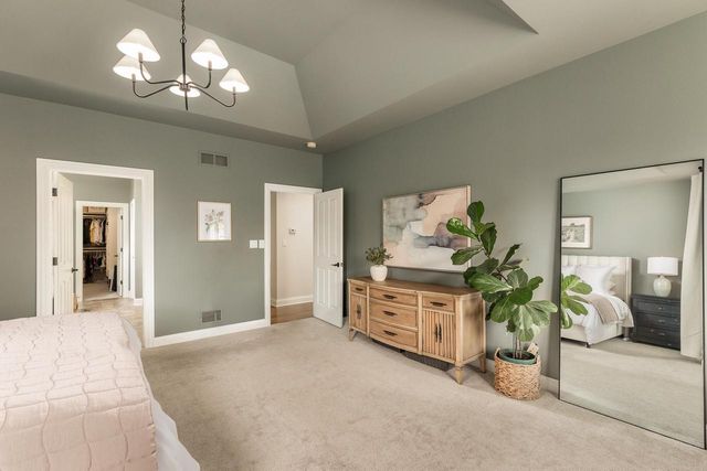 2120 Carriage Hills DRIVE, Delafield, WI 53018