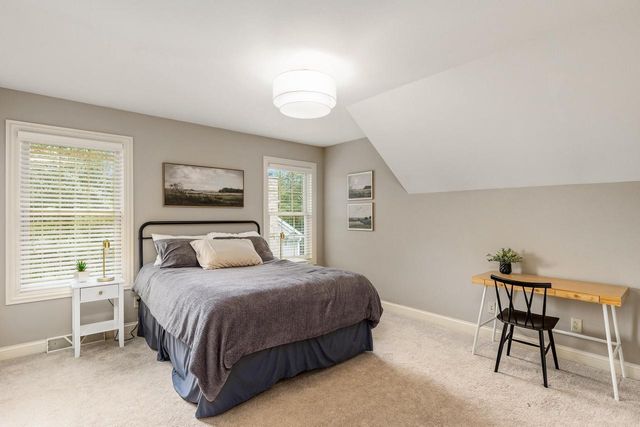 2120 Carriage Hills DRIVE, Delafield, WI 53018