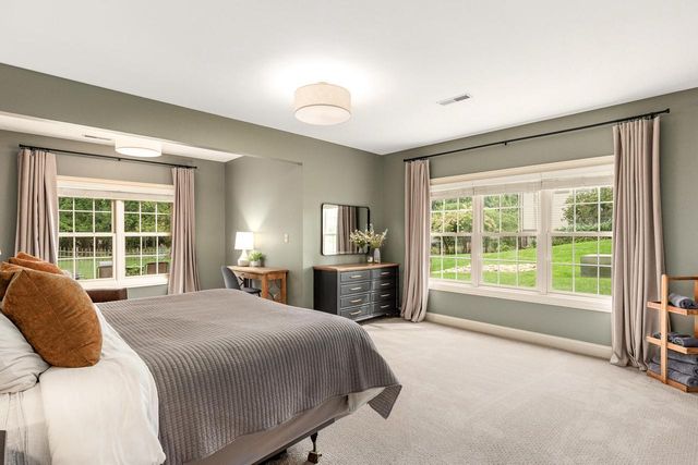 2120 Carriage Hills DRIVE, Delafield, WI 53018