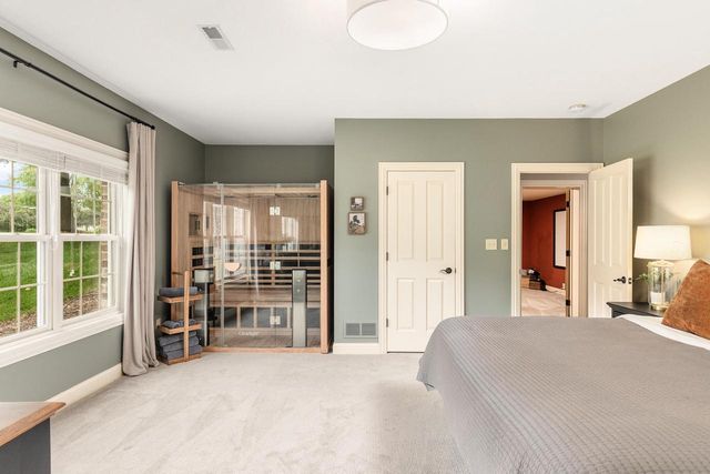 2120 Carriage Hills DRIVE, Delafield, WI 53018