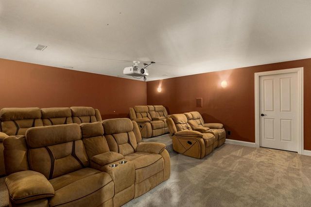 2120 Carriage Hills DRIVE, Delafield, WI 53018