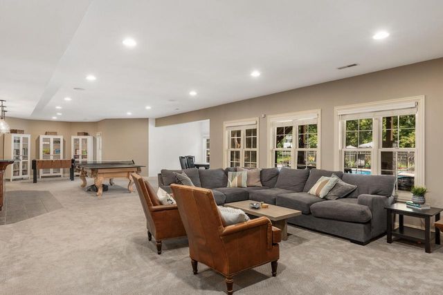2120 Carriage Hills DRIVE, Delafield, WI 53018