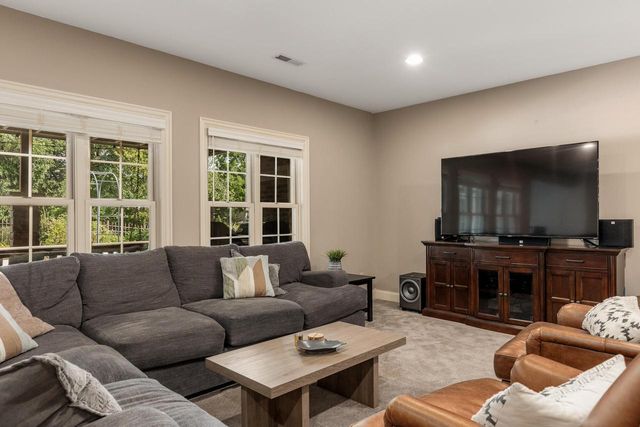2120 Carriage Hills DRIVE, Delafield, WI 53018