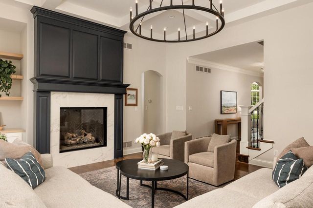 2120 Carriage Hills DRIVE, Delafield, WI 53018