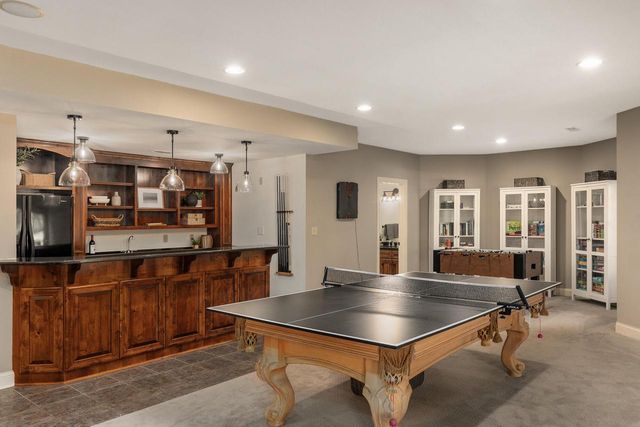 2120 Carriage Hills DRIVE, Delafield, WI 53018