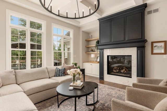 2120 Carriage Hills DRIVE, Delafield, WI 53018