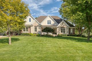 2120 Carriage Hills DRIVE, Delafield, WI 53018
