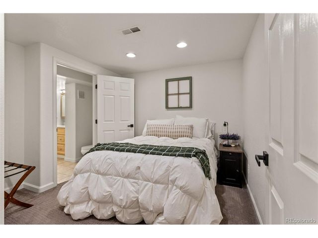 8756 Aberdeen Cir, Highlands Ranch, CO 80130