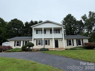 1376 Glenheath Drive, Hendersonville, NC 28791
