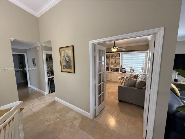 1040 Wilshire Cir W, Pembroke Pines, FL 33027