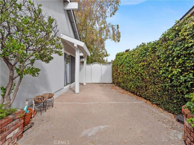 25415 Via Alcira, Valencia, CA 91355