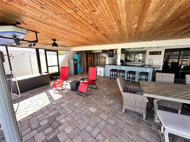 5807 SCHOONER WAY, Tampa, FL 33615