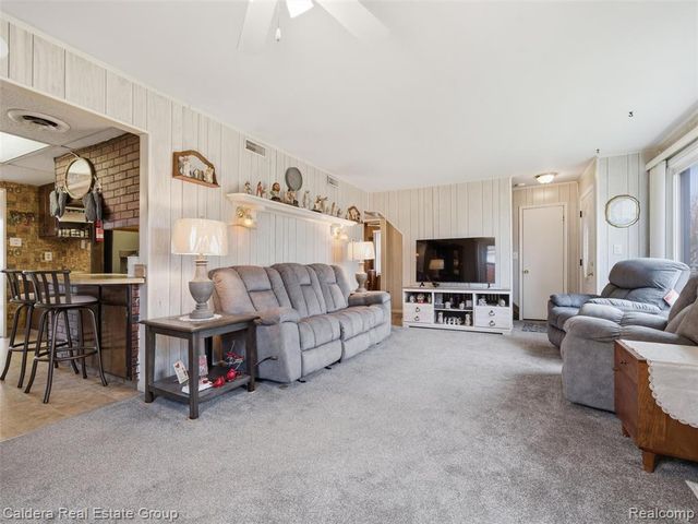 22200 Avon Street, Saint Clair Shores, MI 48082