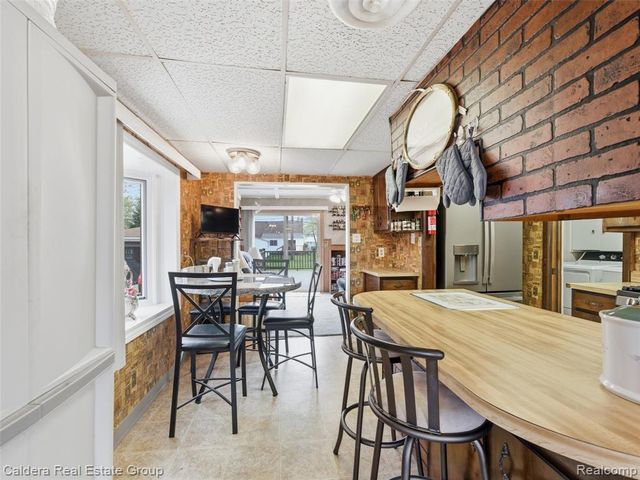 22200 Avon Street, Saint Clair Shores, MI 48082