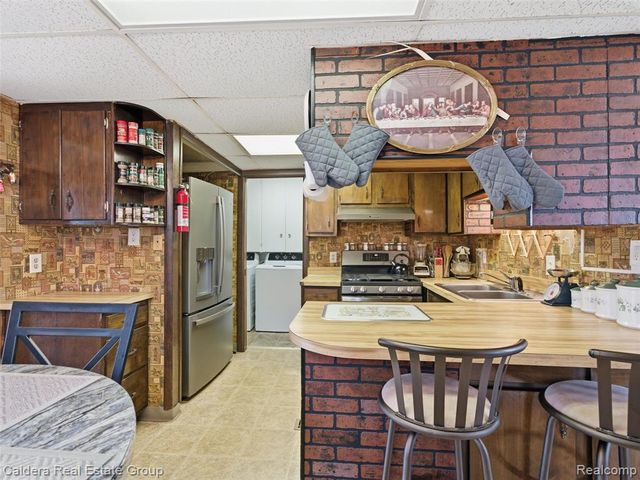 22200 Avon Street, Saint Clair Shores, MI 48082