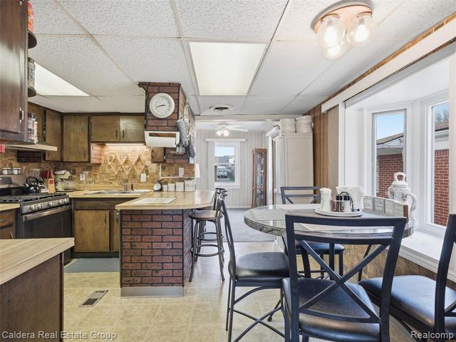 22200 Avon Street, Saint Clair Shores, MI 48082