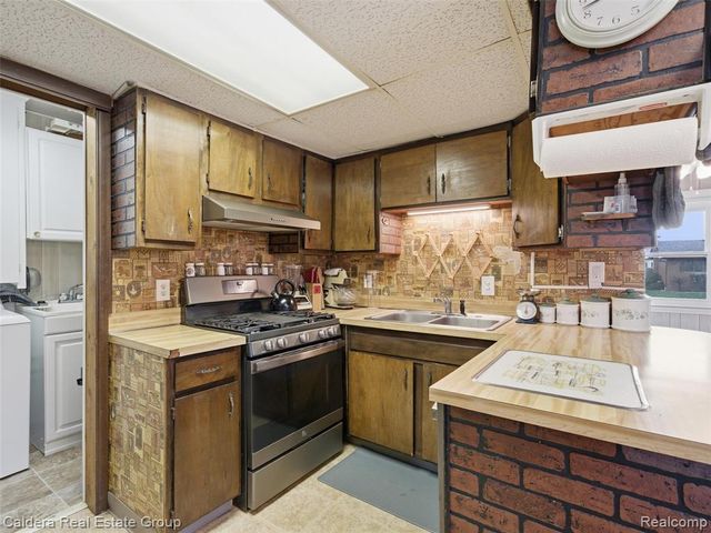 22200 Avon Street, Saint Clair Shores, MI 48082