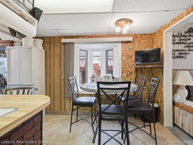 22200 Avon Street, Saint Clair Shores, MI 48082