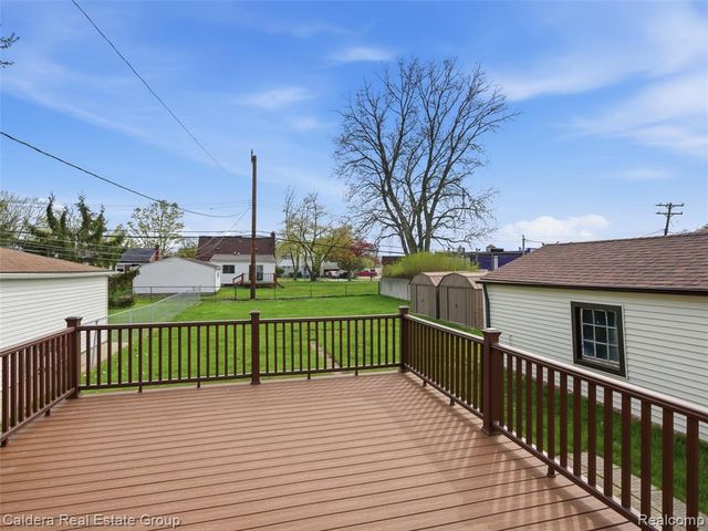 22200 Avon Street, Saint Clair Shores, MI 48082