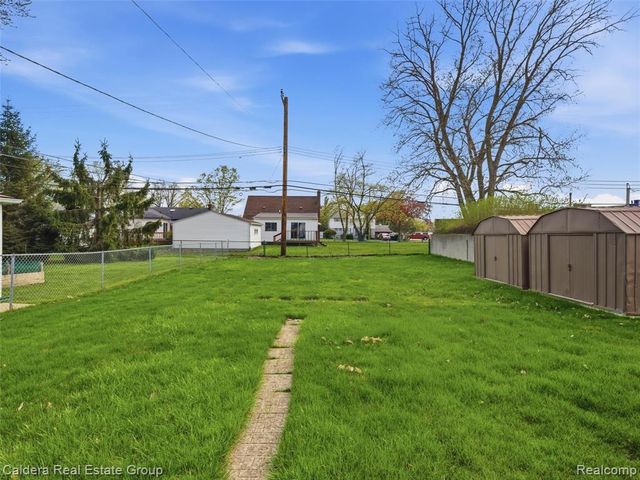 22200 Avon Street, Saint Clair Shores, MI 48082