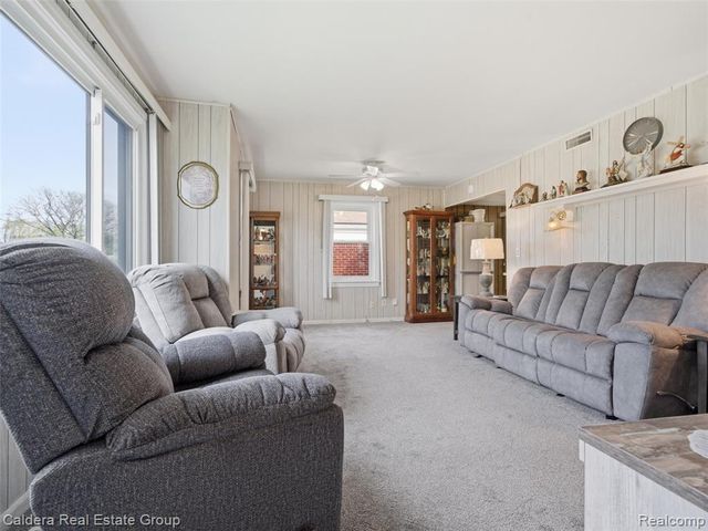 22200 Avon Street, Saint Clair Shores, MI 48082