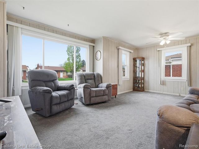 22200 Avon Street, Saint Clair Shores, MI 48082