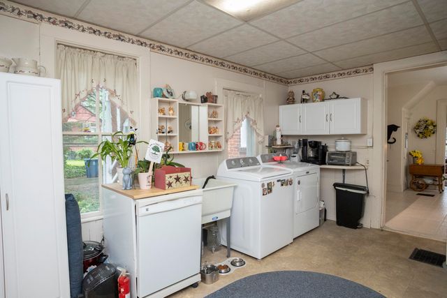 112 E Maple Street, Vicksburg, MI 49097