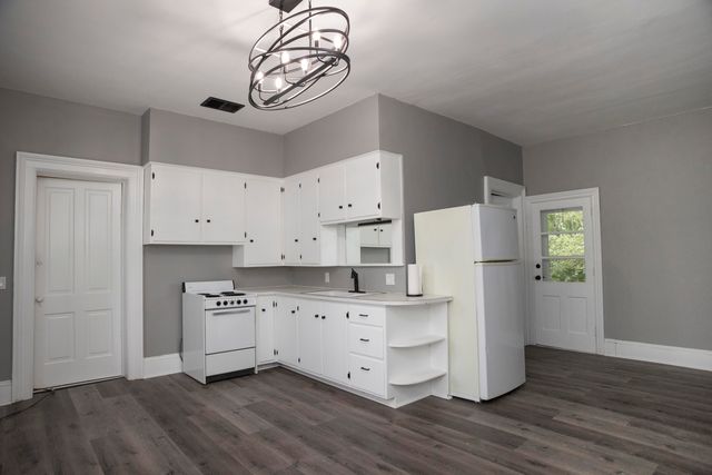 112 E Maple Street, Vicksburg, MI 49097
