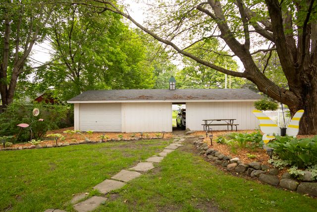 112 E Maple Street, Vicksburg, MI 49097