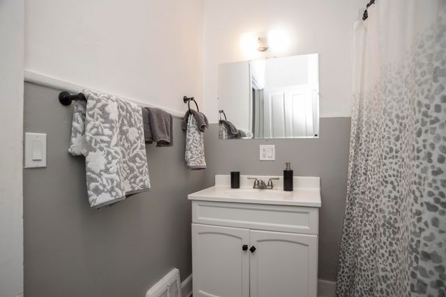 112 E Maple Street, Vicksburg, MI 49097