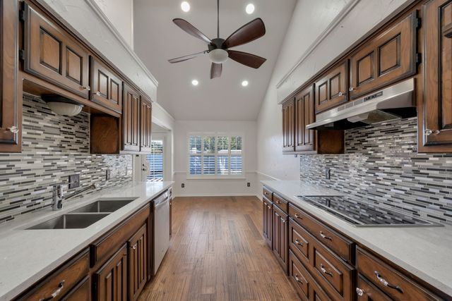 3305 Timber View Circle, Bedford, TX 76021