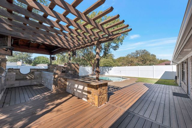 3305 Timber View Circle, Bedford, TX 76021