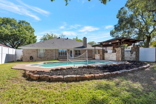3305 Timber View Circle, Bedford, TX 76021